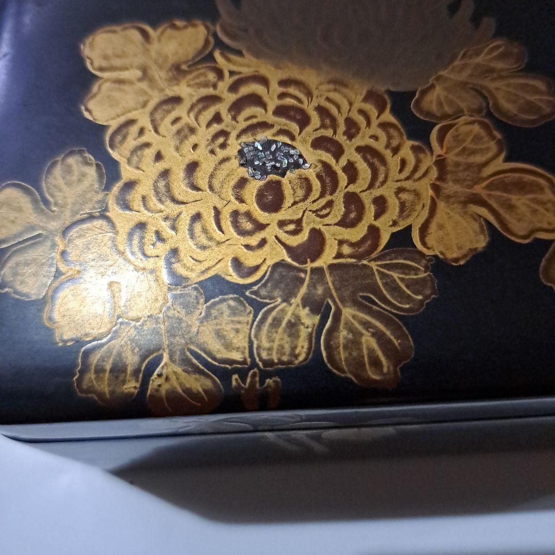茶道具　食籠　螺鈿金彩蒔絵　蓋物　箱型 木地　黒地金彩螺鈿蒔絵 沈金菊図