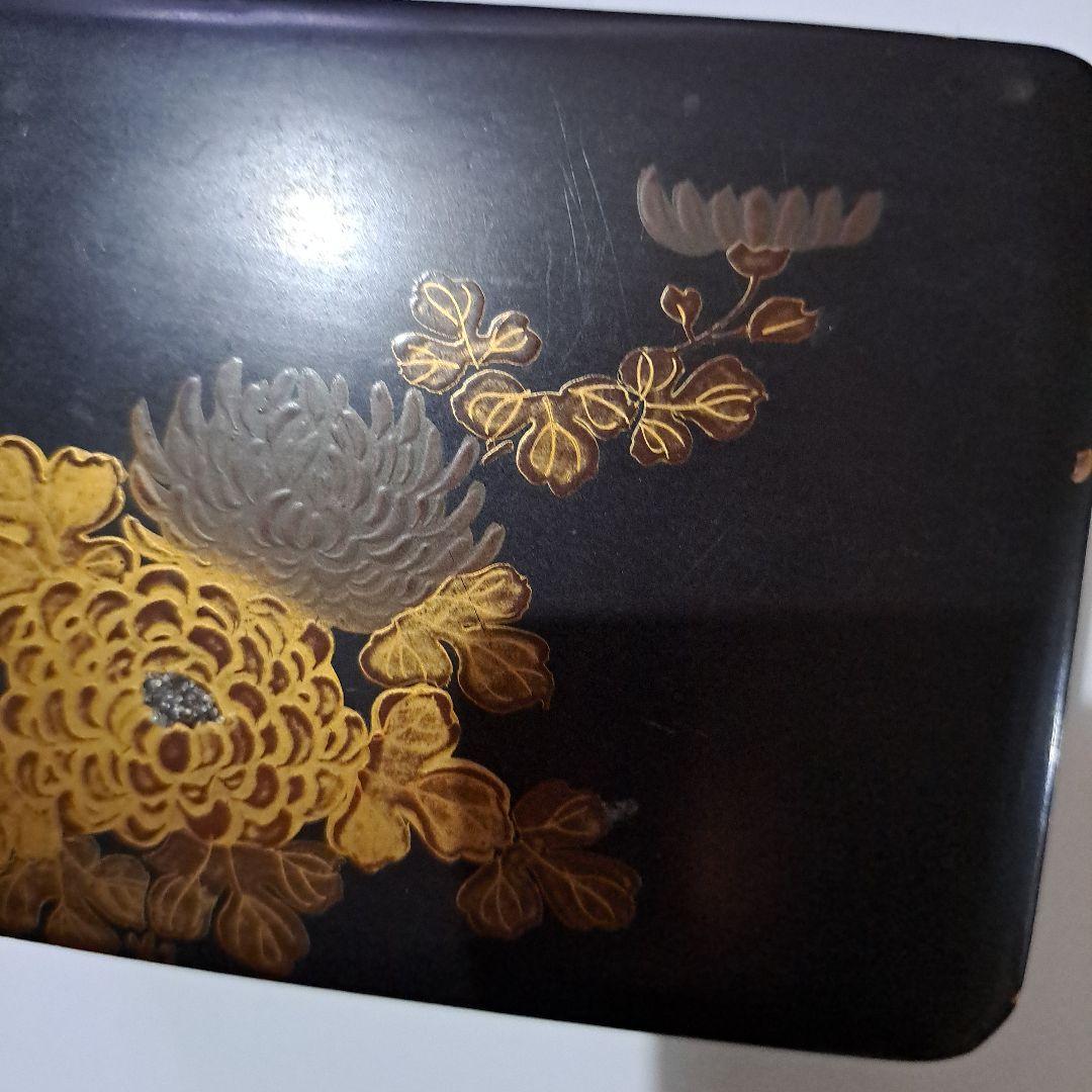 茶道具　食籠　螺鈿金彩蒔絵　蓋物　箱型 木地　黒地金彩螺鈿蒔絵 沈金菊図
