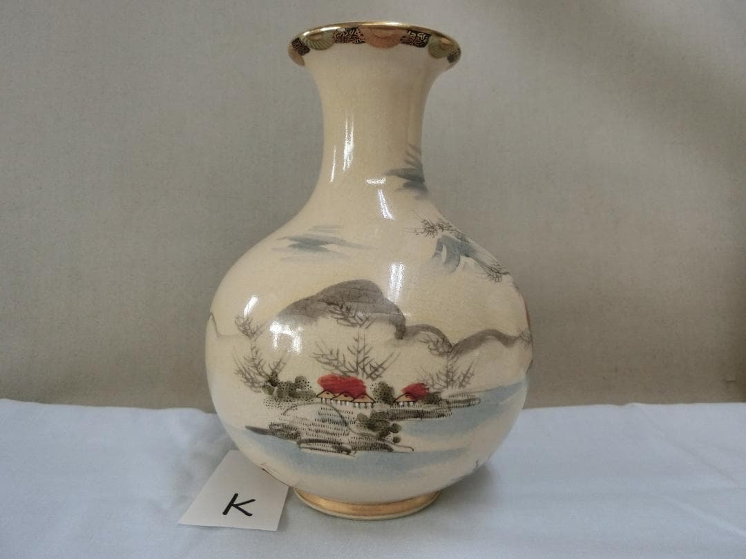 輸出品！【薩摩焼花瓶　花器　山水家魚文　全面に色絵キレイ　在銘・Ｋ・】鑑賞陶磁器