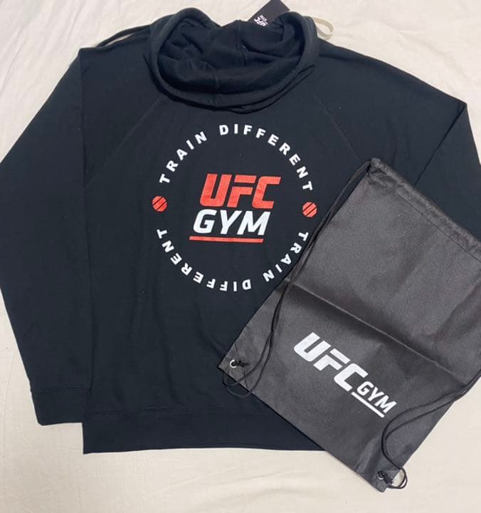 新品未使用 UFC GYM パーカー / フーディ& ナップサック