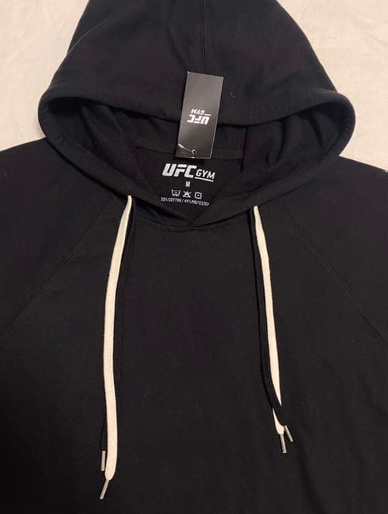 新品未使用 UFC GYM パーカー / フーディ& ナップサック