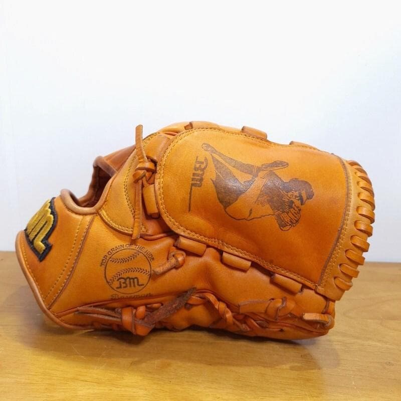 ベースマン 投球モーション刻印ウェブ デラックスプロ 投手用 硬式グローブ