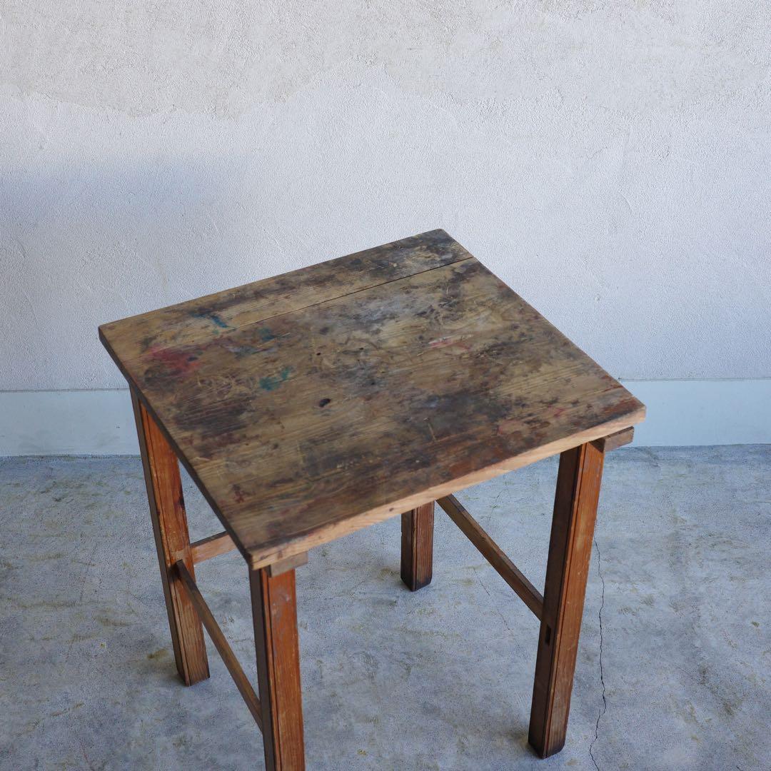 古いレトロな展示台　飾り台