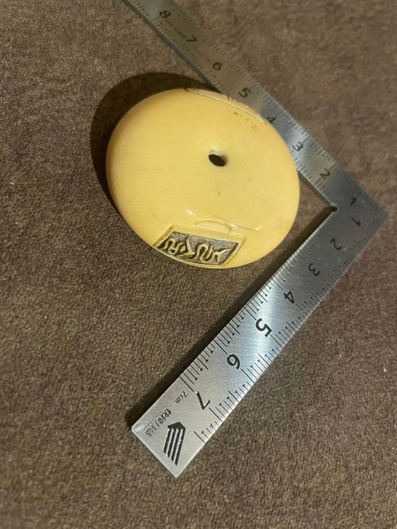 牙 骨 柘植等（天然素材） 鏡蓋（銅銀象嵌）饅頭根付 銘有り 修復歴（裏蓋）あり