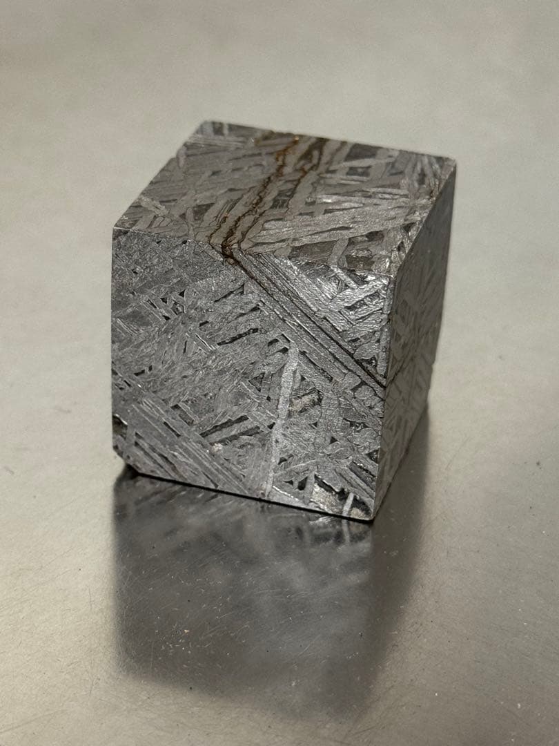 アルタイ隕石　キューブ　約197g