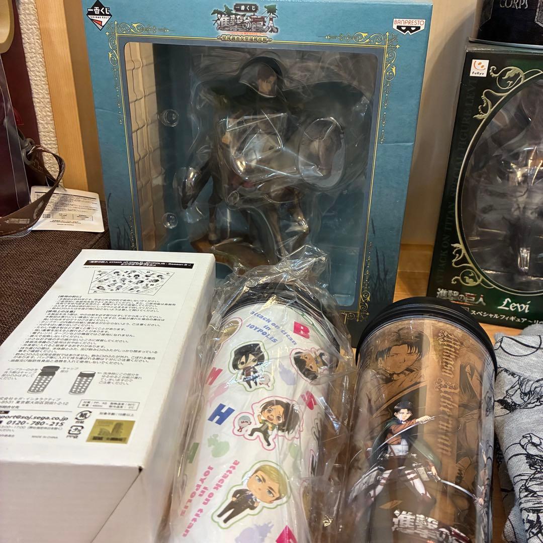 進撃の巨人 グッズ 大量 まとめ売り リヴァイ フィギュア 300点以上