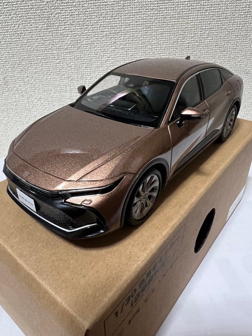 【非売品】 トヨタ CROWN 1/30 スケール ミニカー