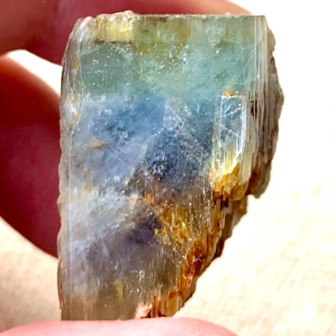 バイカラーベリル原石12/迫力ある結晶