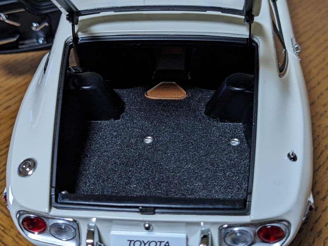 オートアート1/18　TOYOTA2000GT　ワイヤーホイール仕様