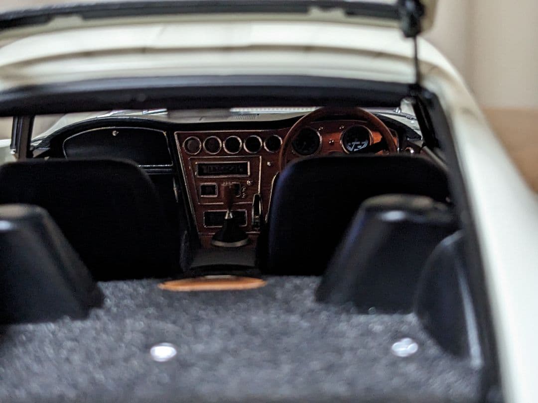 オートアート1/18　TOYOTA2000GT　ワイヤーホイール仕様