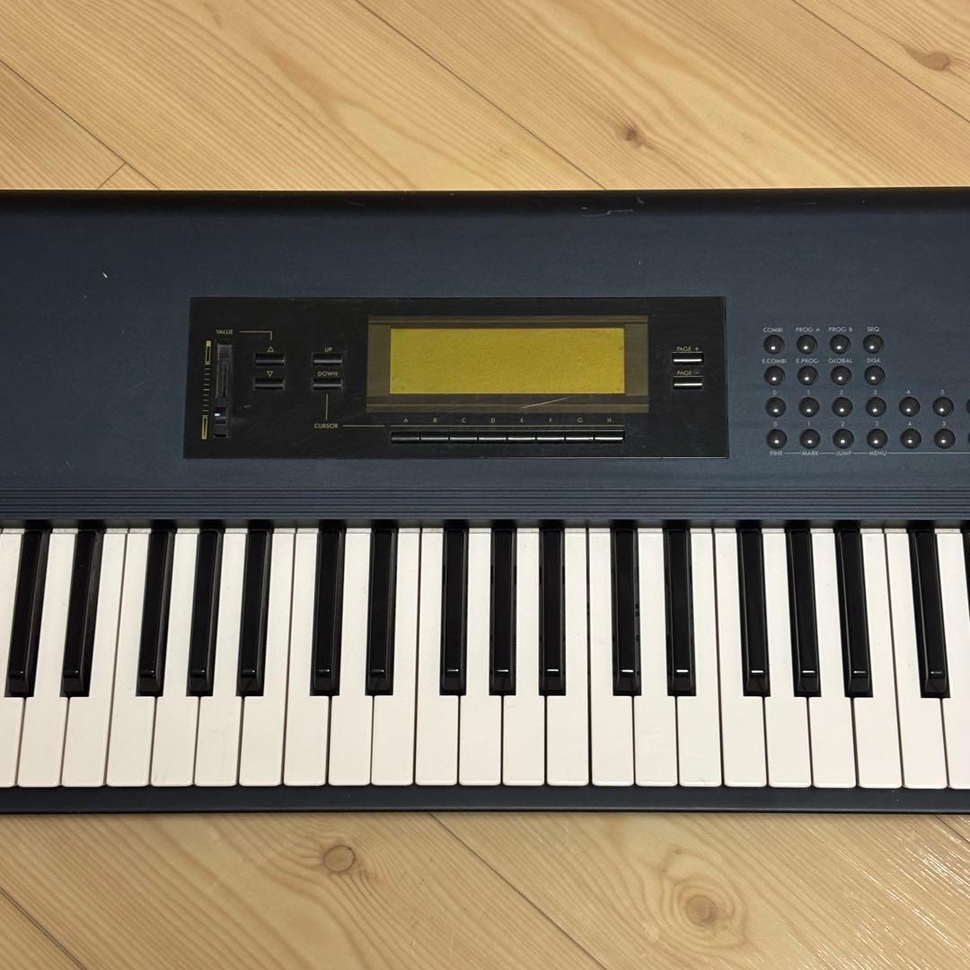 KORG T2 シンセサイザー 61鍵盤　コーグ