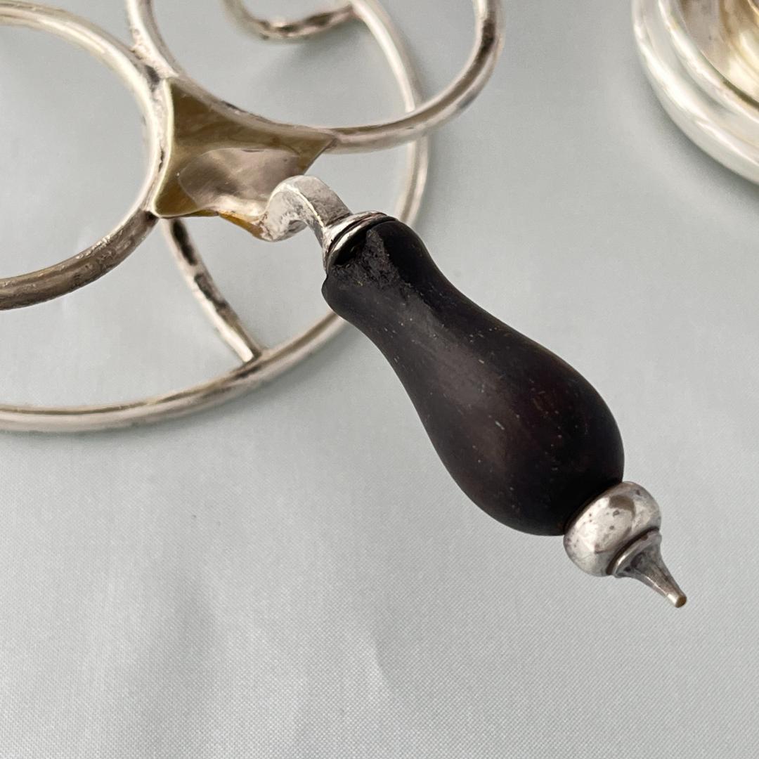 【Daniel & Arter】 ビクトリアンのエッグウォーマー エンボスの装飾