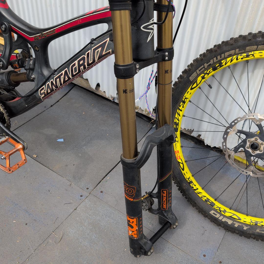サンタクルーズv10 ハンドルフレームカーボンホイールマグ 購入時85万円
