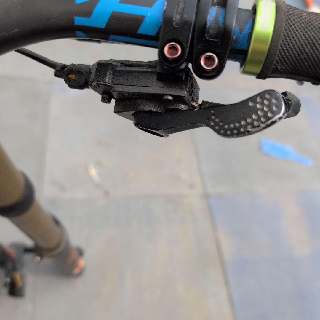 サンタクルーズv10 ハンドルフレームカーボンホイールマグ 購入時85万円