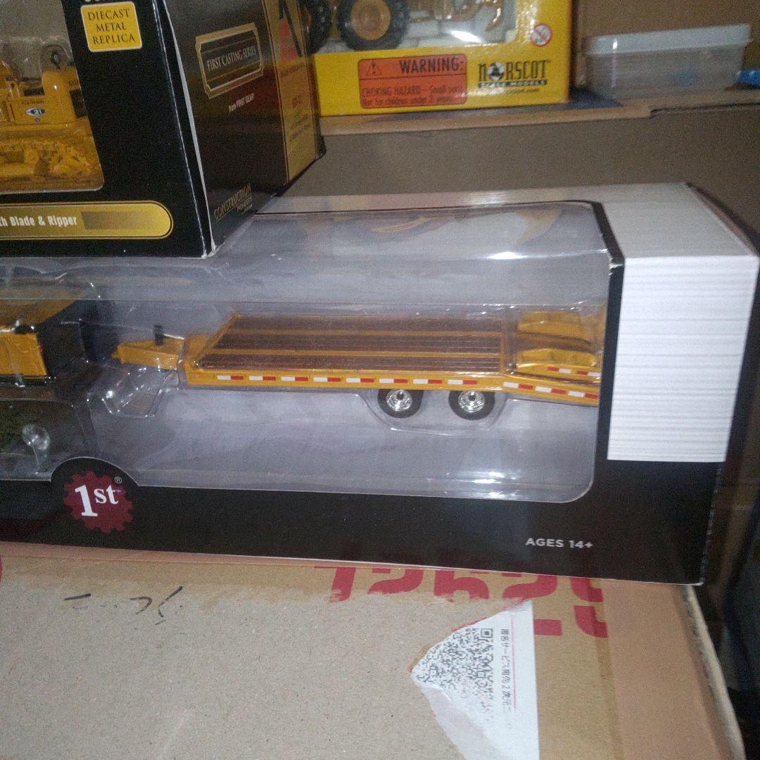 ファーストギア　ダンプ重機積載トレーラー　ブルドーザー　2セット 1/50