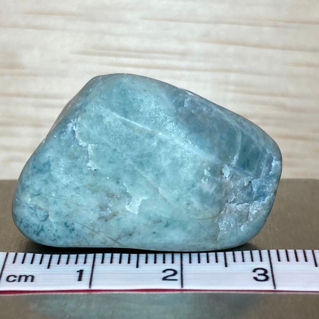 糸魚川翡翠　入りコン沢　青翡翠　海石　加工・バレル研磨なし　原石　17.2ｇ