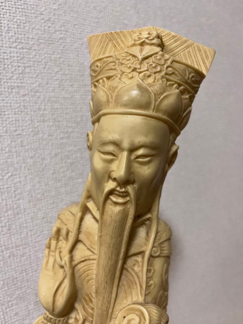 中国風の皇帝と皇后のペアの象牙風の練り物