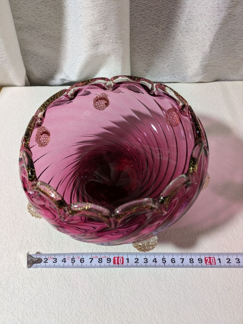 ベネチア　クランベリーのガラスボウル 　波状の縁取り　お値下げ中