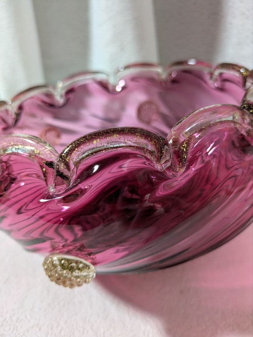 ベネチア　クランベリーのガラスボウル 　波状の縁取り　お値下げ中