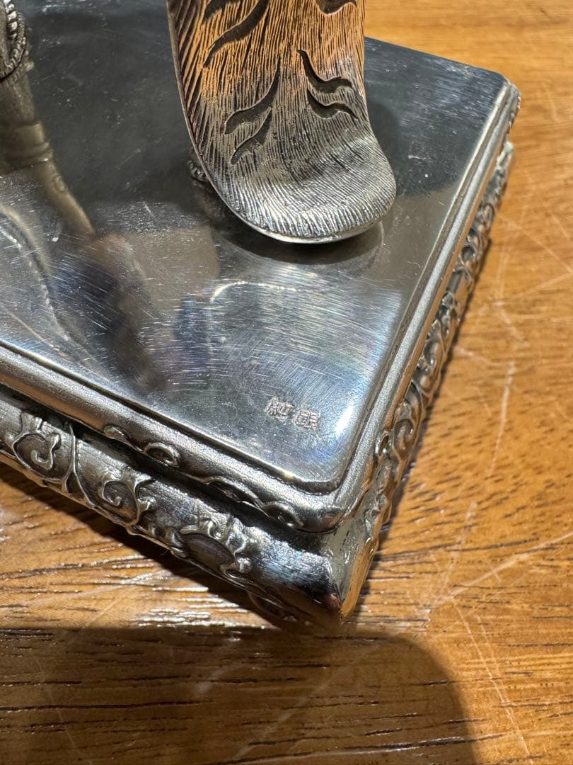 純銀刻印あり。宮尾？作者名？　太田道灌　1462g 材質不明　木箱付き