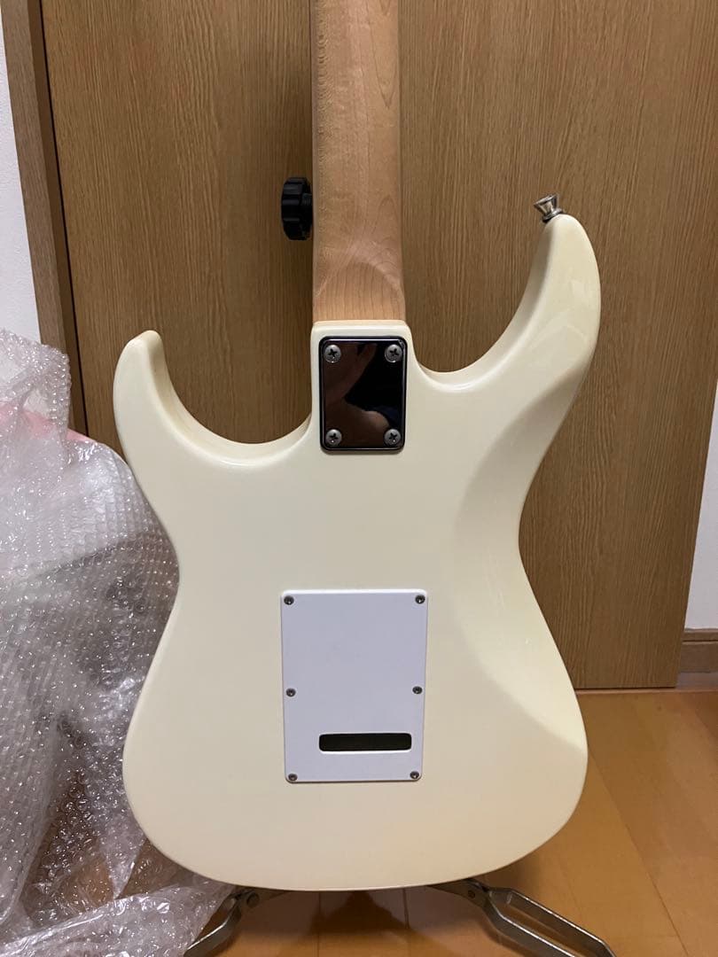 ストラトキャスタータイプ エレキギター ホワイト　プレイテックST250Ⅱ改