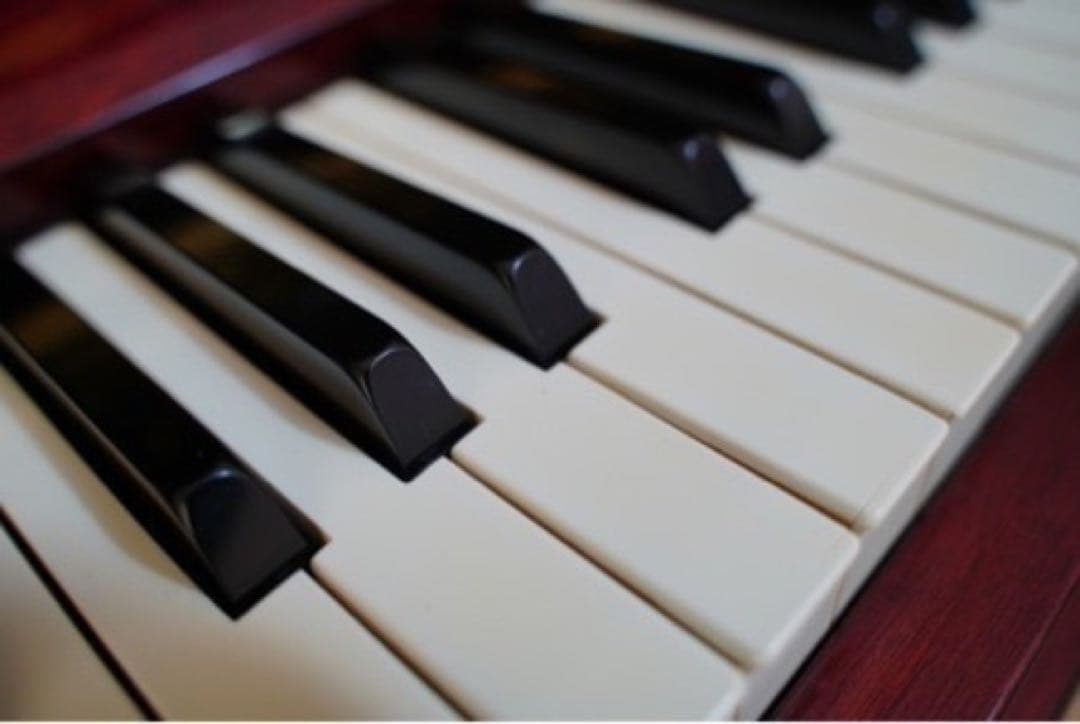 KAWAI アップライトピアノ バーチの木目