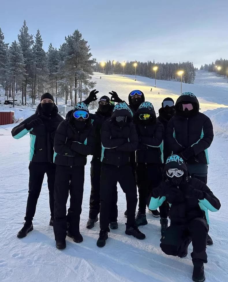 SYNA ブラック × ミントグリーン ダウンジャケット ストリートウェア M