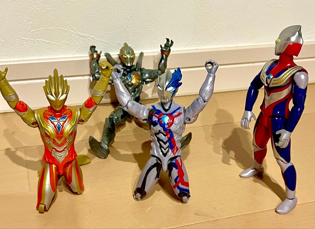仲良しウルトラマン4人組み