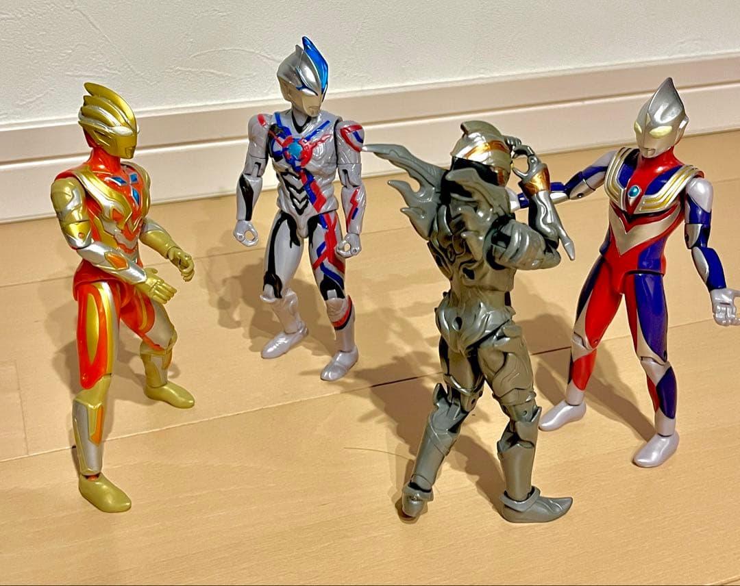 仲良しウルトラマン4人組み
