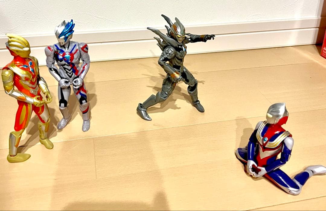 仲良しウルトラマン4人組み