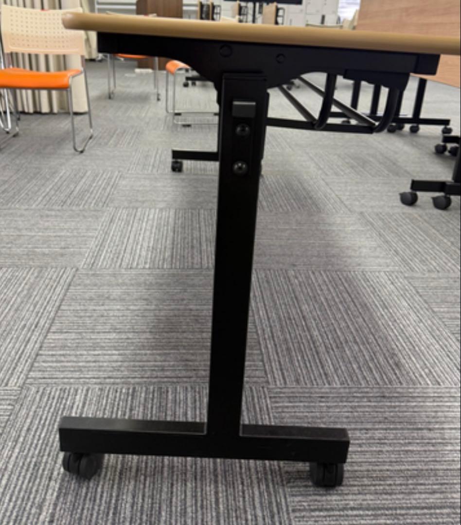 オフィスコム　会議テーブル