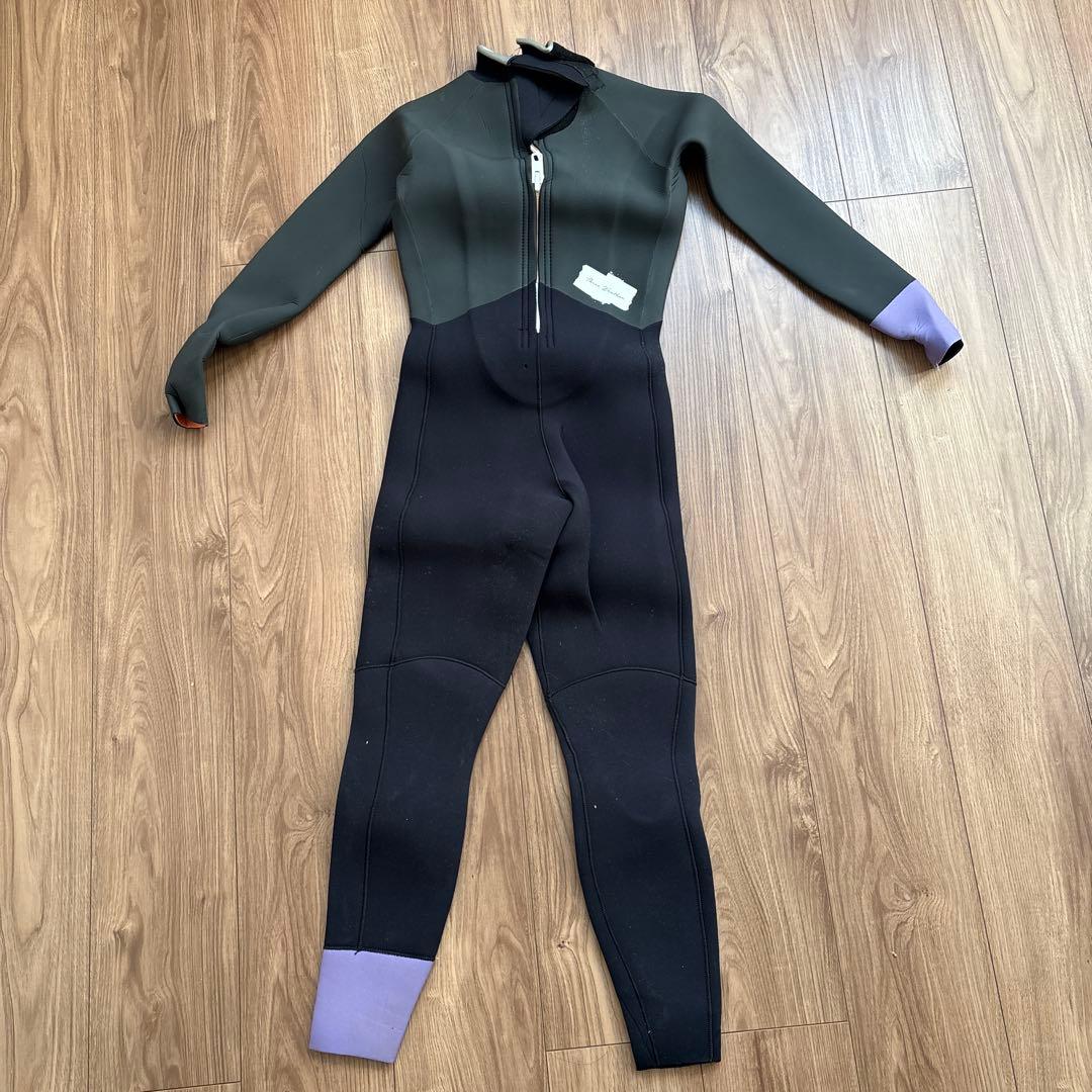 ネオプレン フルスーツ グレーと黒