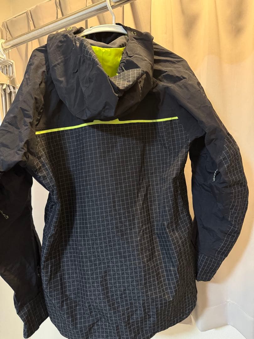 BURTON ブラックジャケット フード付き