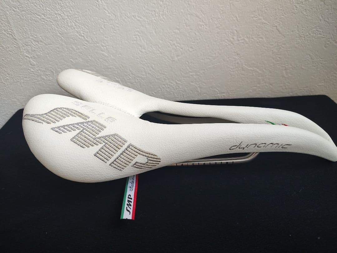 極美品　SMP dynamic ホワイト サドル　ダイナミック