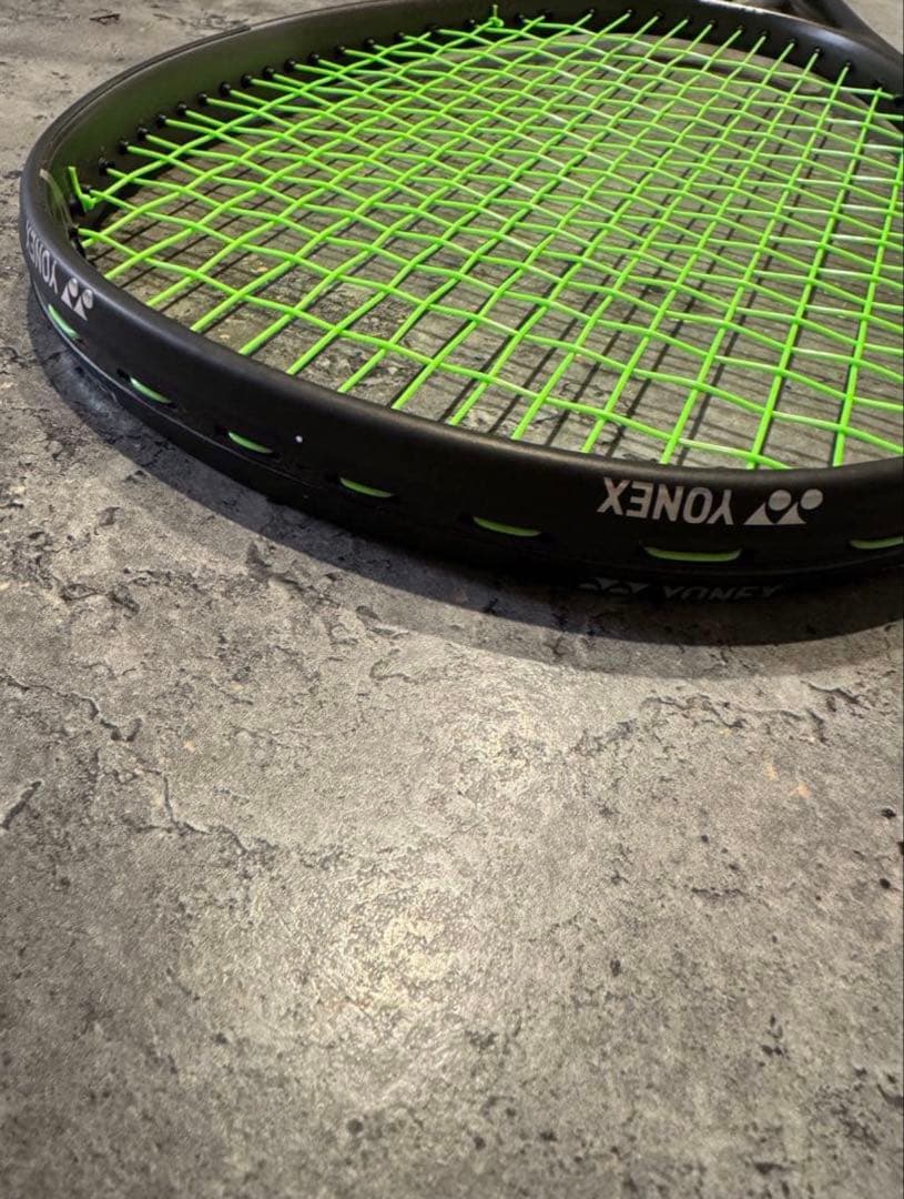 最終値下げ超美品‼️ YONEX VOLTRAGE 8V (ストレッチカバー付き)