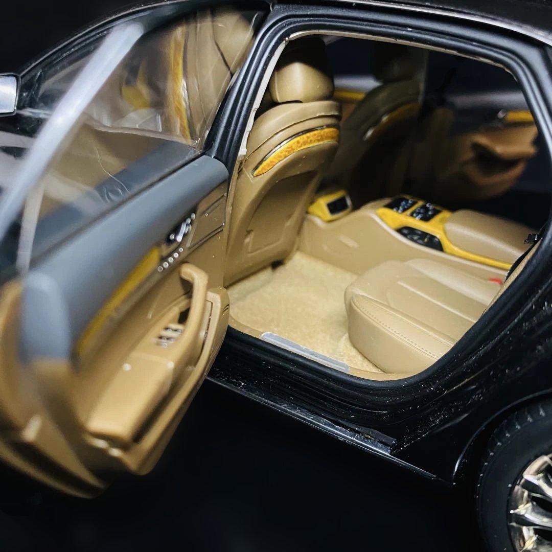 京商 1/18 Audi A8L W12