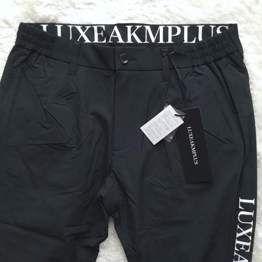新品 LUXE AKM PLUS サイドロゴ スーパーストレッチパンツ