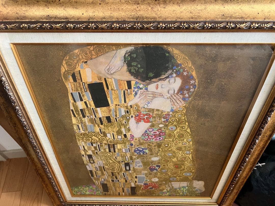 グスタフ　クリムト 接吻 絵画 金色フレーム　縦70.横62センチ