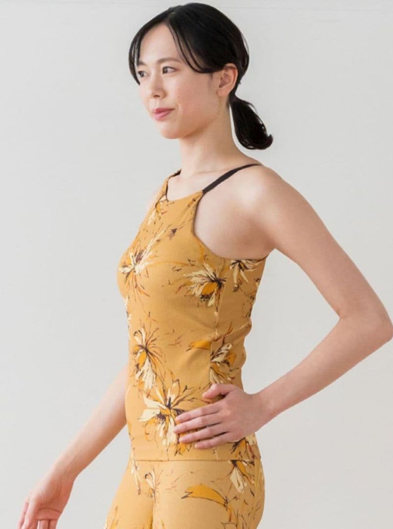 【紙タグ付】SUKALA リブBigフラワープリント タンクトップ　ゴールド　Ｌ