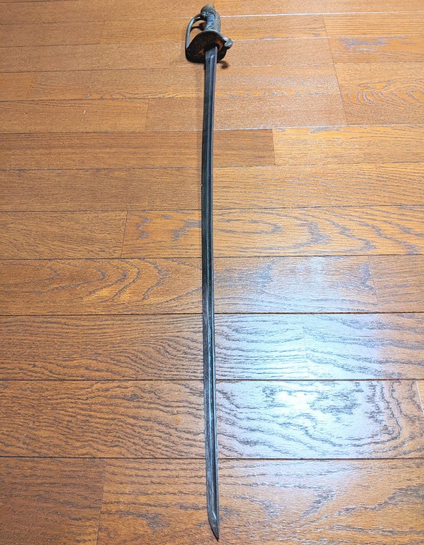 【当時物】旧日本軍 軍刀 指揮刀 模造刀身 サーベル 十六葉八重表菊紋【２環吊】