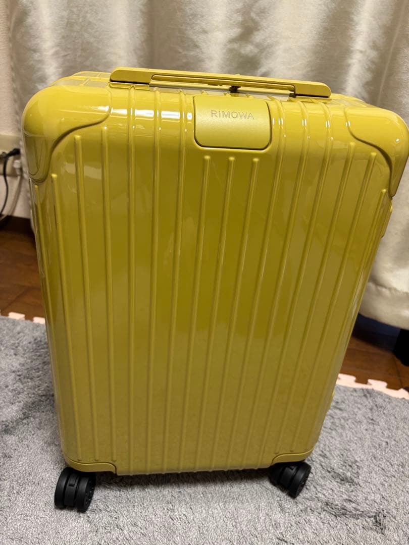 人気カラーRIMOWA エッセンシャルキャビン