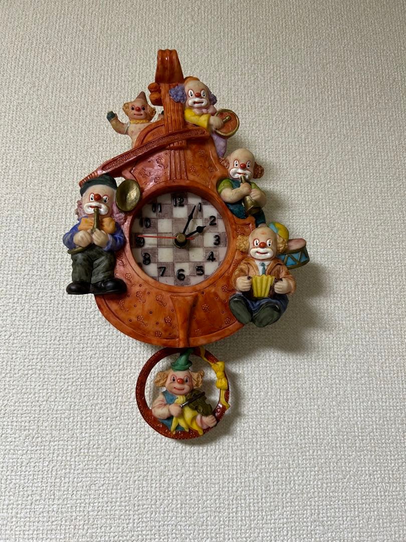 ピエロの壁掛け時計の置物