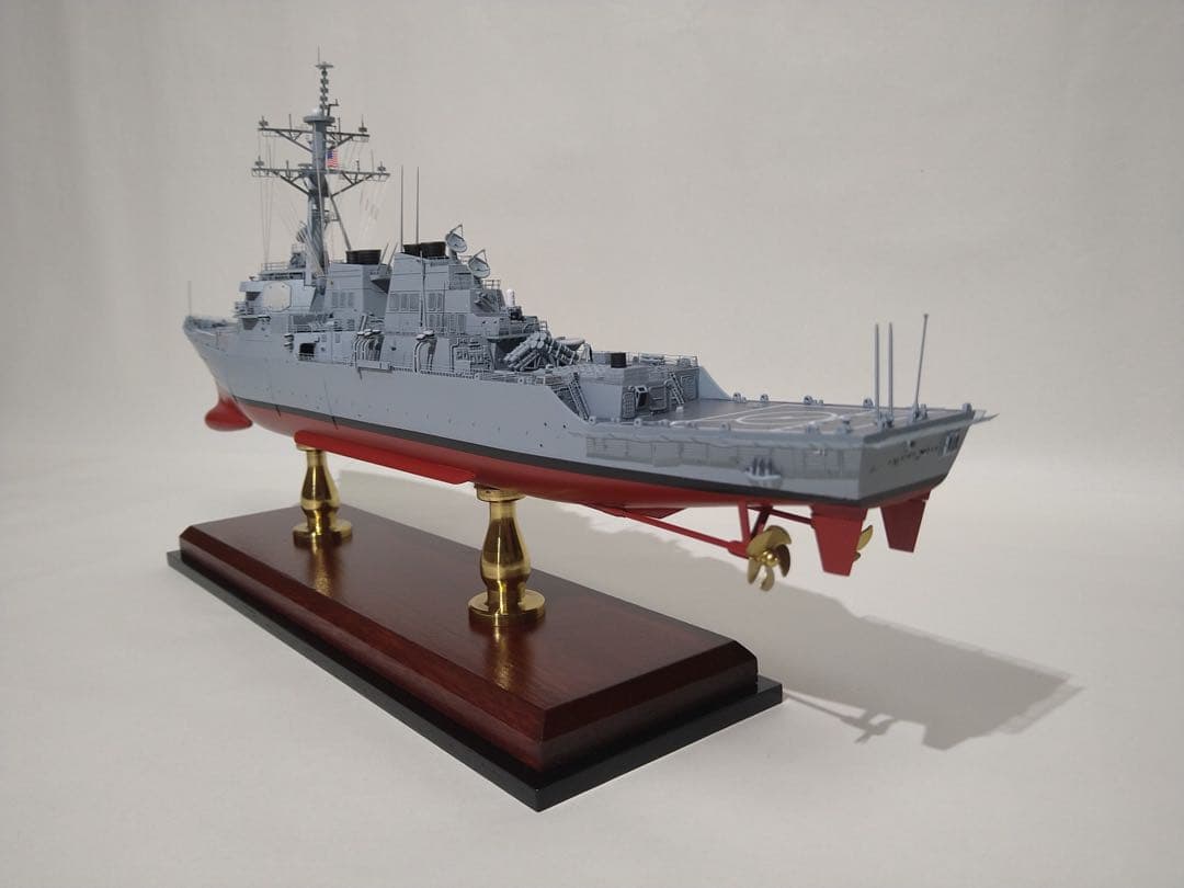 トランペッター製 1/350 DDG51 USS アーレイ・バーク ケース付