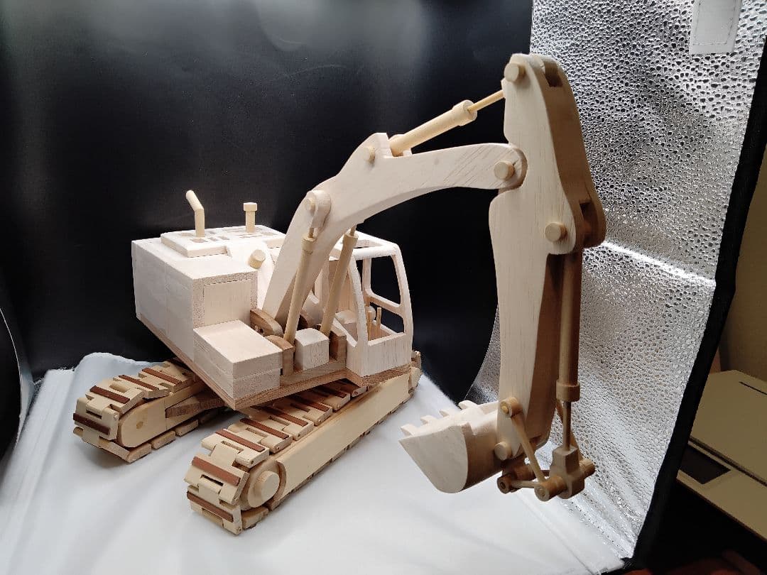 木製ショベルカー