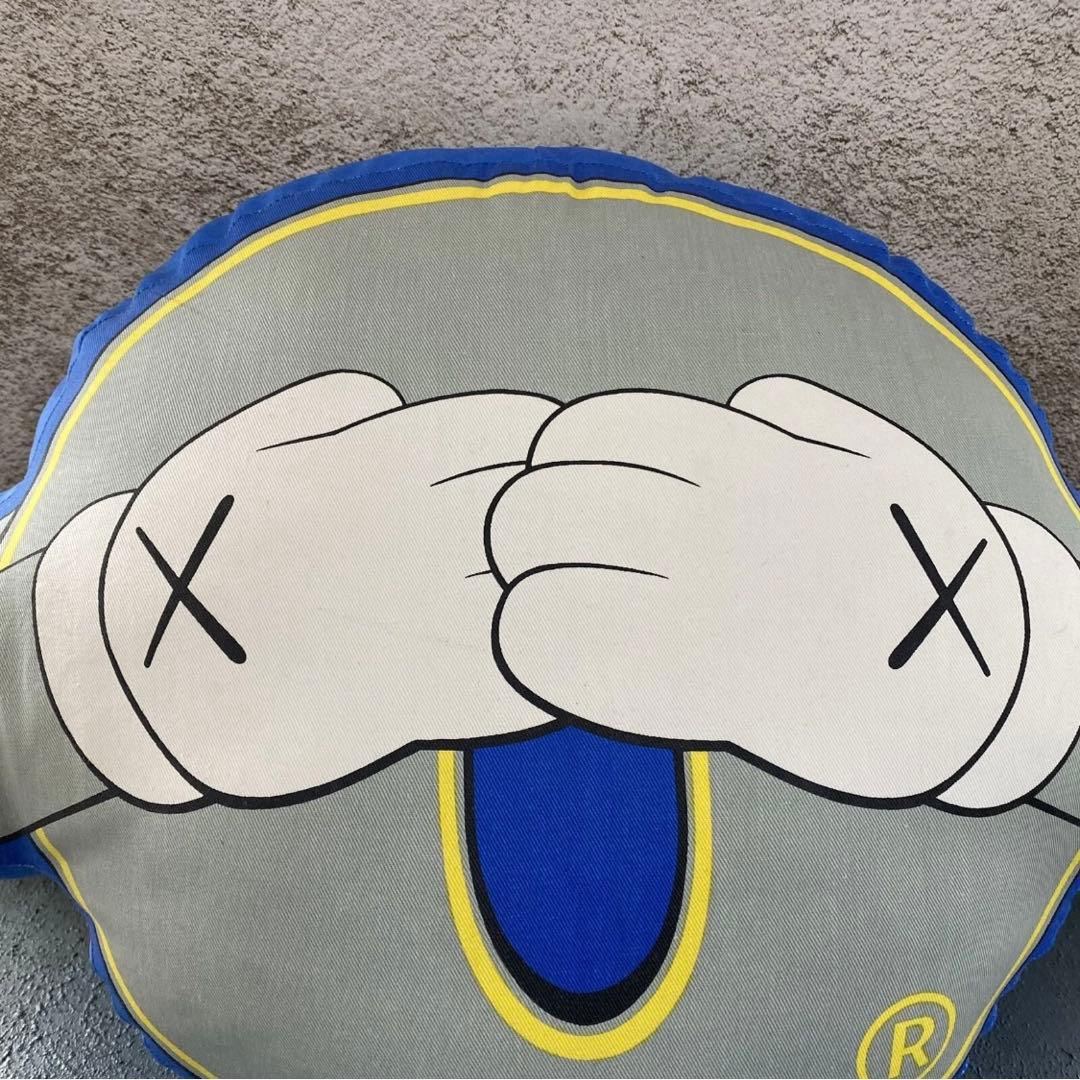 KAWS OriginalFake カウズ オリジナルフェイク クッション 青