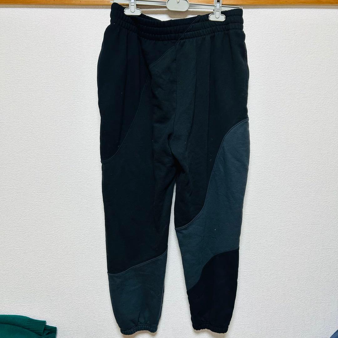 Alo Yoga スウェットパンツ