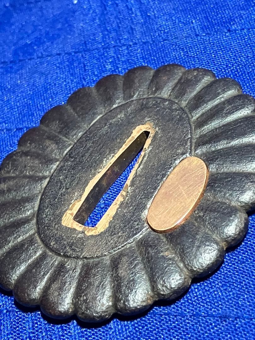 鍔　日本刀　鉄鍔　銅象嵌　菊