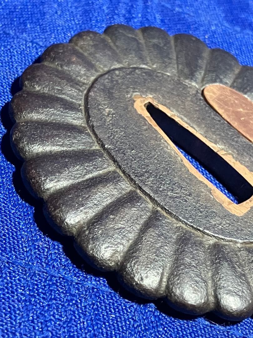 鍔　日本刀　鉄鍔　銅象嵌　菊