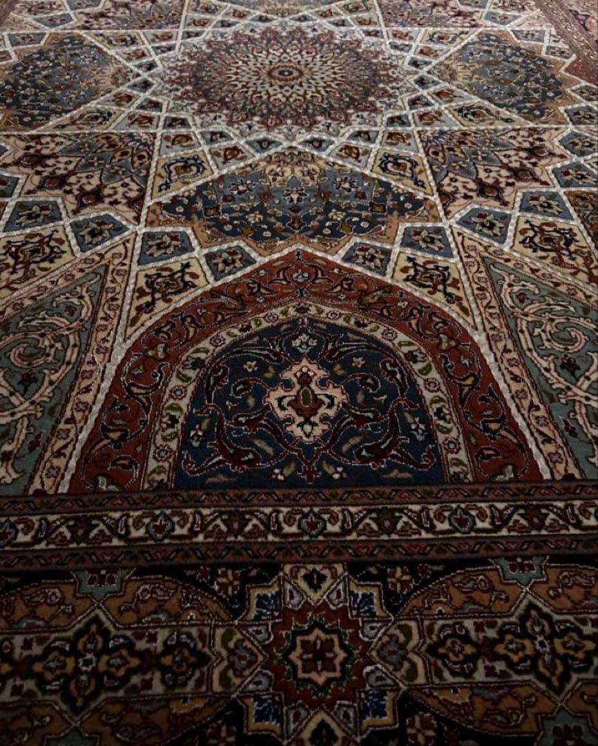 ペルシャ絨毯　タブリーズ　ゴンバディ文様　207×150㎝