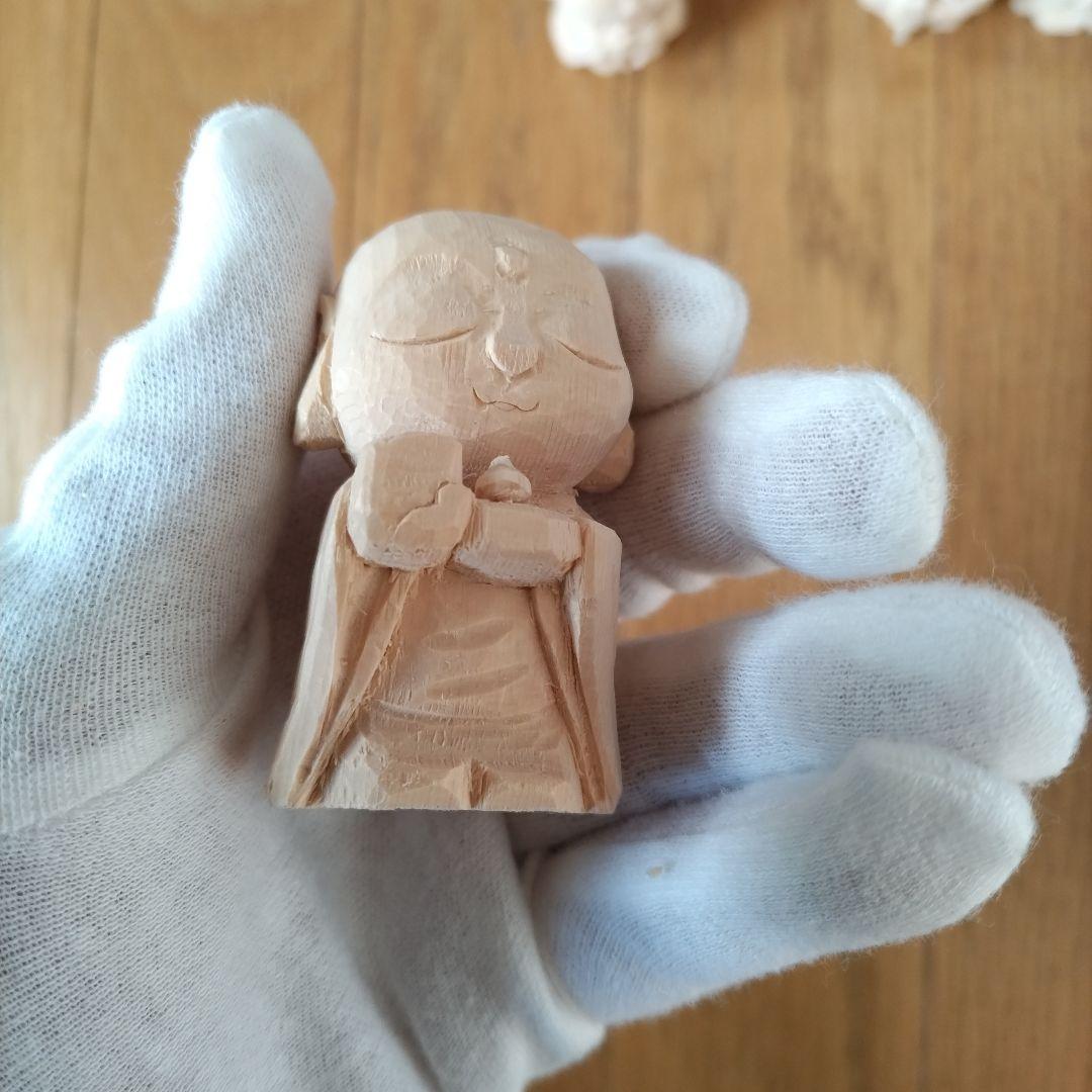 小さな木彫りの六地蔵さま